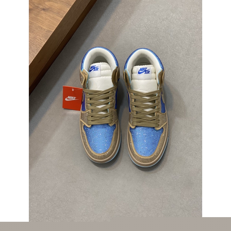 l**is V*t*n sneakers